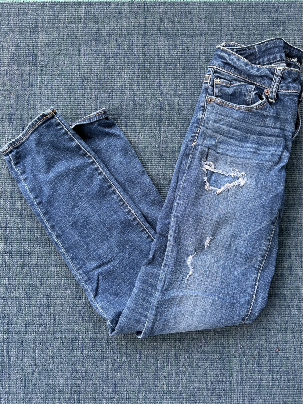 Vintage American Eagle Distressed Blue Denim Jeans size 6 Skinny
